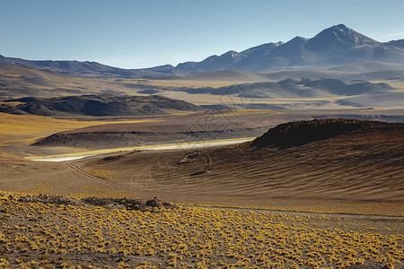 智利阿塔卡马沙漠Sunset月光谷泥土路地貌戏剧性地貌高原旅行目的地小路乡村冒险勘探山脉公路火山背景图片