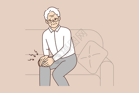 关注老年疼痛身体不健康的成年男子膝部疼痛设计图片