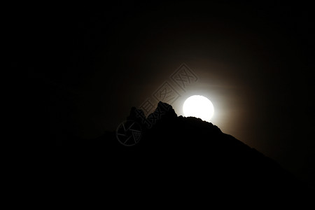 乌云遮月天文学白色的高清图片