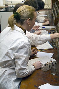 化验室微生物机构教育药品课堂化学品技术员实验女士学习背景图片