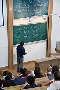 经验教训大学数学公式学习学校演讲讲师座位知识粉笔背景图片