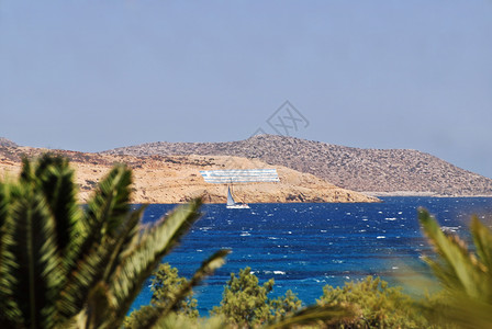 希腊冲浪国家访问旗帜岩石假期游客带子旅行风帆高清图片
