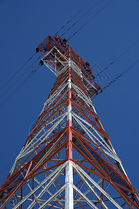 红色和白色电平柱对着蓝天高的高清图片素材
