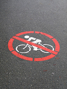 无自行车标志黑色土地警告沥青红色背景图片