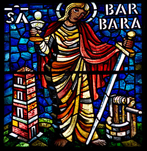 圣芭芭拉窗户地标建筑玻璃板灰色灰色画建筑学花环宗教彩色背景图片