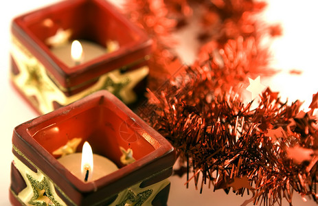 圣诞节蜡烛立方体星星黄色红色假期白色背景图片