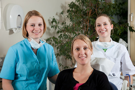牙科小组和病人背景图片