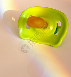 绿色橡皮模拟彩虹背景
