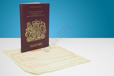 英国护照和出生证明自由移民假期摄影文字新生活文档影棚空白证书背景图片