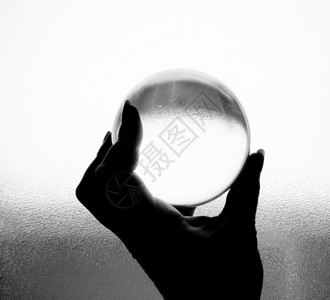 水晶球预言财富白色地球玻璃反射背景图片
