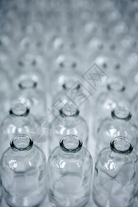 玻璃透明空瓶装组装线贮存饮料液体香水团体白色回收美丽工厂生产背景