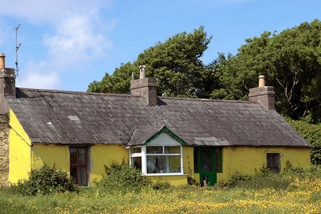 古老的爱尔兰乡村小屋图片