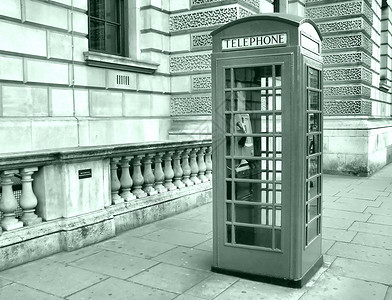 伦敦电话箱白色英语王国电话盒子黑色红色地标背景图片