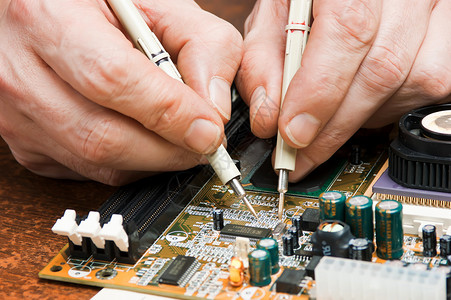 计算机修理硬件笔记本工程师芯片替代品休息电气手指技巧技术员投币口高清图片素材