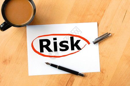 市场风险风险桌子咖啡商业碰撞银行业市场办公室银行储蓄桌面背景