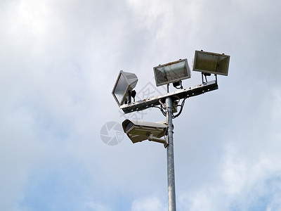 金属杆上的安全监视摄像头商业高清图片素材