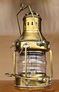 旧黄铜便携式灯背景图片