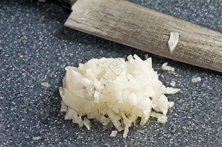 切片洋葱工作工具工人白色木头烹饪食物蔬菜雕刻美食背景图片