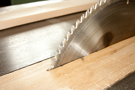 刀片切木头 锯子的高速背景图片