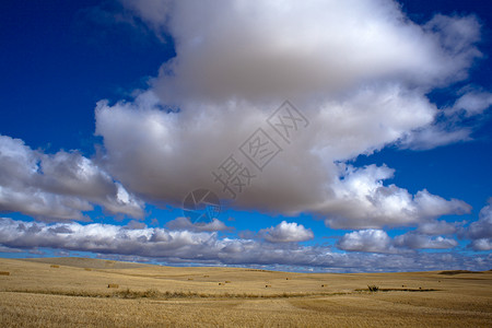 詹姆士卡米诺多云的高清图片