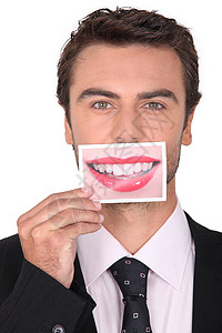 牌匾照片素材年轻男子拿着女性嘴的照片 笑着Dubbroca_Joffrey_160410背景
