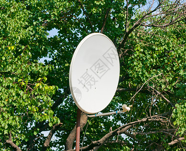 卫星天线视频网络宽带电视技术接待甲板信号转播房子屋顶高清图片素材