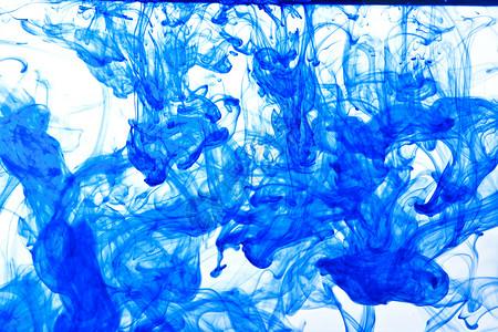 蓝色墨水滴化学液体颜色颜料漩涡水滴背景图片