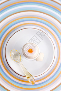 和鸡蛋食物圆圈面包菜肴勺子棕色沸腾早餐蛋类彩虹背景图片