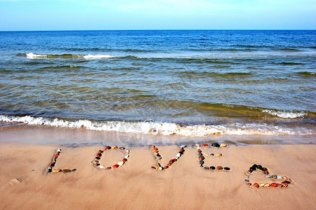沙字海滩沙滩上的爱字母插图铭文岩石海洋概念石头情感海岸男朋友背景