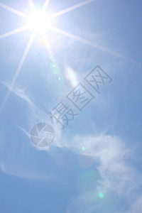 蓝天空中的太阳蓝色天堂环境臭氧季节射线气氛星星气候空气多云的高清图片素材