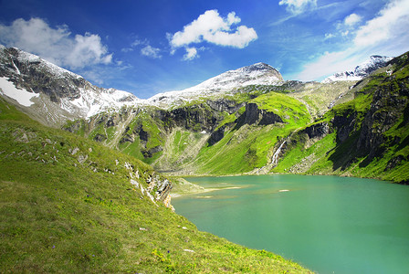 阿尔卑湖生态高地石头旅游风景蓝色全景登山环境悬崖高清图片
