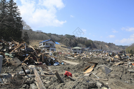 东日本大地震事件力量损害灾难悲哀海啸碰撞破碎的高清图片素材