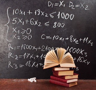 数学方程 有书的纸板木板图书教育科学黑板计算理论公式大学物理背景图片