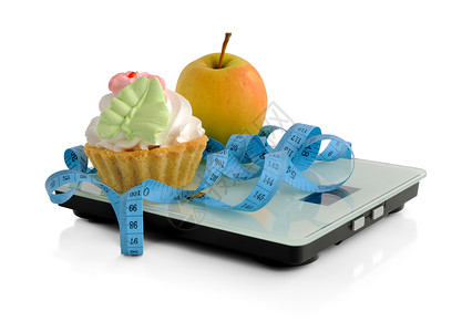 进退两难饼和苹果在比例尺测量胶带上包装奶油重量减肥身体餐厅篮子食物斗争蛋糕水果背景