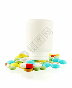 瓶装药 配有掉出药丸的瓶子黄色药剂红色反射宏观药品医疗选项卡绿色棕色背景图片