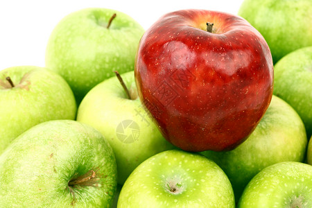 红苹果和绿苹果宏观小吃饮食叶子花园食物季节果汁水果高清图片