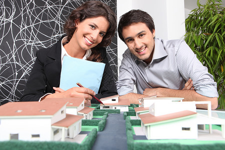 期房代理和客户对新建筑财产模式的审视背景