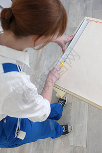 画架背景绘图板使用绘图板的妇女背景