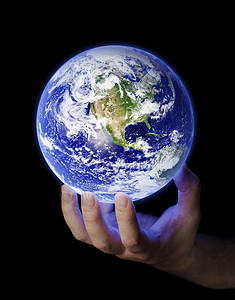 我们的地球辉光持有全球环境行星概念圆形蓝色世界背景图片