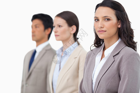 商业女商务人士与同事在她身边背景图片