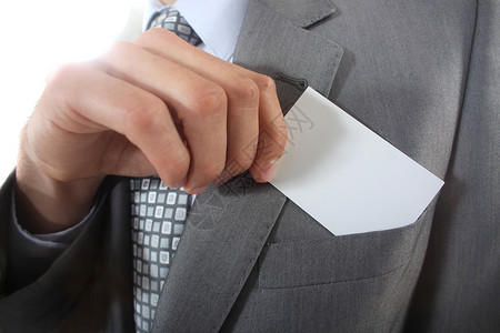灰色商务名片商务人士把名片从口袋里拿出来白色商务会议灰色手指男人商业关节网络领带背景