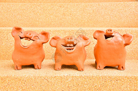 小以漫画素材三只猪雕像笑生物硬币尾巴儿子储蓄父母小猪团体漫画家庭背景