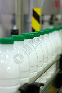 奶油厂 用牛奶瓶装的储藏器瓶子装箱金属包装食物生产材料运输商业产品背景
