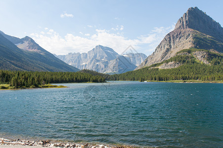 水流湖旅行游客远足地标家庭公园旅游景点反思假期高清图片