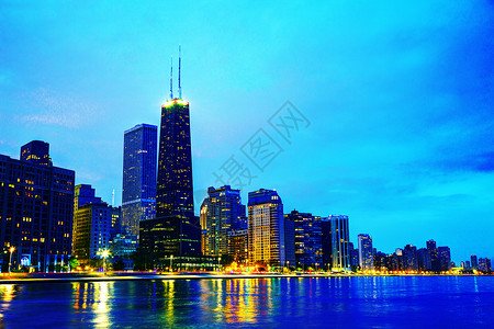 芝加哥市中心 日落时IT建筑学城市旅行天际海岸线天空商业办公室摩天大楼市中心背景图片