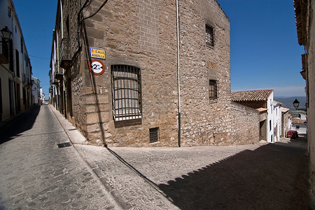 西班牙雅安萨比奥特阿戈拉街村庄邻居文艺小镇阳台旅游邻里复兴游客脚步背景图片