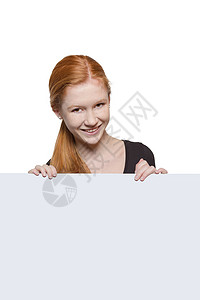 青少年女孩持有带有复制版空间的标牌作为广告商务广告牌女士经理床单商业企业家生意人人士木板背景图片