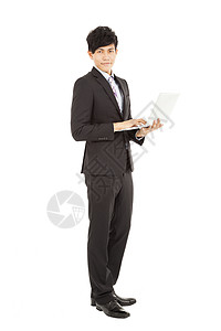个人全年工资表全年青年商务人士拿着笔记本电脑站着背景