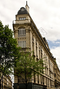 巴黎蒙马特的旧建筑背景图片