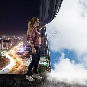 年轻女人拉着窗帘看云彩天空天堂窗户过渡女士出口自由辫子极乐场景背景图片